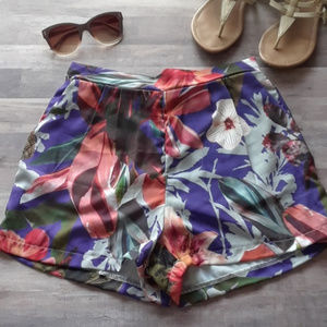 Romeo & Juliet Couture Floral Elasticized shorts